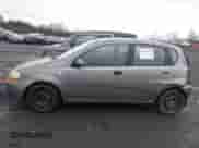 2008 Chevrolet Aveo LS z VIN KL1TD66658B110470, wystawiony jako IAAI lot #41802890 z przebiegiem 116 376 mil mil oraz . Historia ofert i sprzedaży dostępna na DreamBid. Obrazek 14.