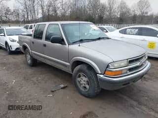 2001 Chevrolet S-10 LS with VIN 1GCDT13W41K176585, listed as a IAAI auction lot 41428911 with 114,733 mi miles and . Bid and sale history available at DreamBid. Image 1.