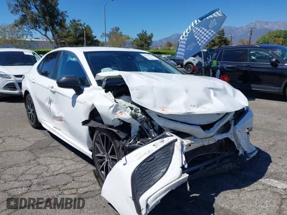 2021 Toyota Camry SE Nightshade z VIN 4T1G11AK8MU433769, wystawiony jako IAAI lot #43150076 z przebiegiem 92 123 mil mil oraz . Historia ofert i sprzedaży dostępna na DreamBid. Obrazek 6.