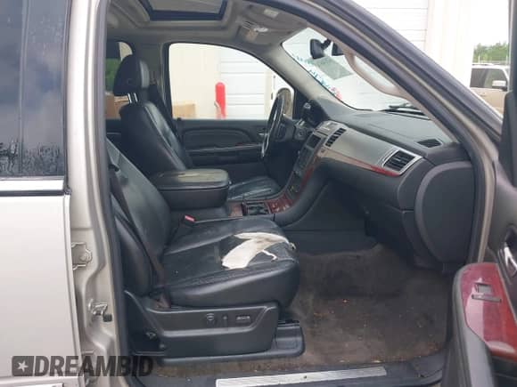 2008 Cadillac Escalade ESV с VIN 1GYFK66808R144573, выставлен на аукционе IAAI как лот 42534674 с пробегом 207 556 миль миль и . История ставок и продаж доступна на DreamBid. Изображение 5.