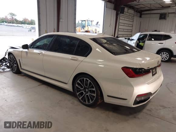 2022 BMW 7 Series 750i xDrive with VIN WBA7U2C02NCG79415, listed as a IAAI auction lot 41394743 with 31,839 mi miles and . Bid and sale history available at DreamBid. Image 3.
