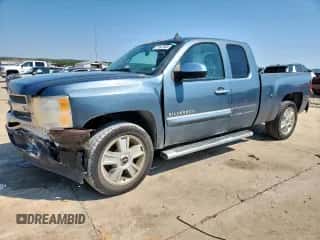 2011 Chevrolet Silverado 1500 LT z VIN 1GCRCSE07BZ399085, wystawiony jako Copart lot #71647585 z przebiegiem 127 812 mil mil oraz Szkoda całkowita • Salvage title. Historia ofert i sprzedaży dostępna na DreamBid. Obrazek 1.
