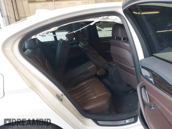 2018 BMW 5 Series 540i xDrive с VIN WBAJE7C57JG892405, выставлен на аукционе IAAI как лот 43156431 с пробегом 74 598 миль миль и . История ставок и продаж доступна на DreamBid. Изображение 8.