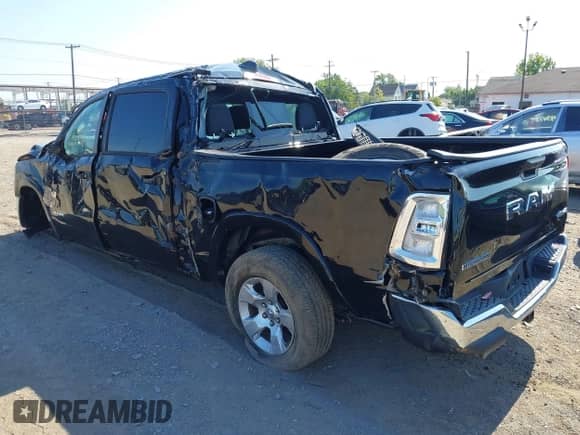 2025 Ram 1500 Big Horn z VIN 1C6RRFFG3SN517648, wystawiony jako IAAI lot #43193323 z przebiegiem 8 492 mil mil oraz . Historia ofert i sprzedaży dostępna na DreamBid. Obrazek 3.