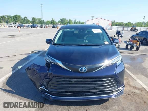 2021 Toyota Sienna XLE with VIN 5TDJSKFC8MS003825, listed as a IAAI auction lot 42944035 with 61,187 mi miles and . Bid and sale history available at DreamBid. Image 12.