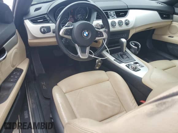 2011 BMW Z4 sDrive30i с VIN WBALM5C50BE379686, выставлен на аукционе Copart как лот 67585655 с пробегом 115 893 миль миль и Списание • Salvage title. История ставок и продаж доступна на DreamBid. Изображение 8.