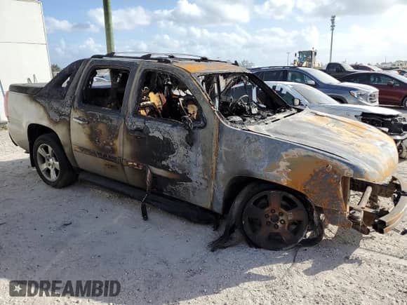 2008 Chevrolet Avalanche LTZ with VIN 3GNEC120X8G112030, listed as a Copart auction lot 78615044 with Not provided miles and Non repairable. Bid and sale history available at DreamBid. Image 4.