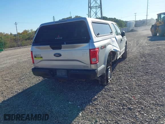 2016 Ford F-150 XLT z VIN 1FTFX1EF0GFC31917, wystawiony jako IAAI lot #43430217 z przebiegiem 210 731 mil mil oraz . Historia ofert i sprzedaży dostępna na DreamBid. Obrazek 4.