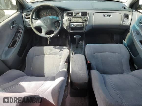 2000 Honda Accord LX с VIN JHMCG6657YC002058, выставлен на аукционе Copart как лот 81542345 с пробегом 219 197 миль миль и Списание • Salvage title. История ставок и продаж доступна на DreamBid. Изображение 8.