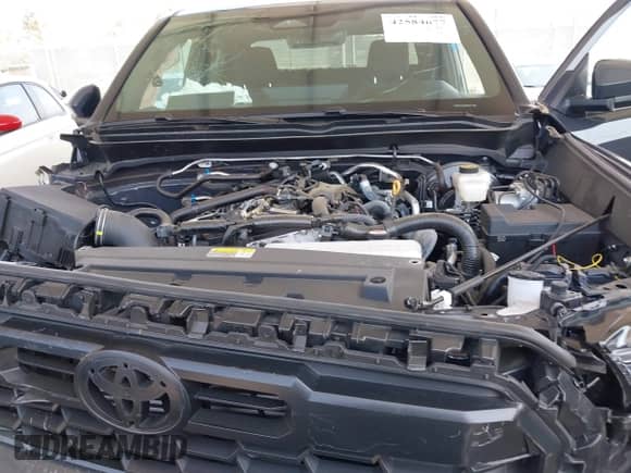 2024 Toyota Tacoma SR5 z VIN 3TMLB5JN5RM080565, wystawiony jako IAAI lot #42584677 z przebiegiem 17 149 mil mil oraz . Historia ofert i sprzedaży dostępna na DreamBid. Obrazek 10.
