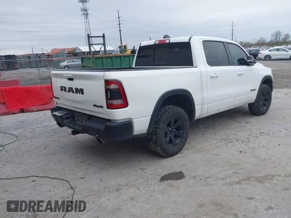 2022 Ram 1500 Rebel z VIN 1C6SRFLT1NN267513, wystawiony jako IAAI lot #41961821 z przebiegiem 140 488 mil mil oraz . Historia ofert i sprzedaży dostępna na DreamBid. Obrazek 4.