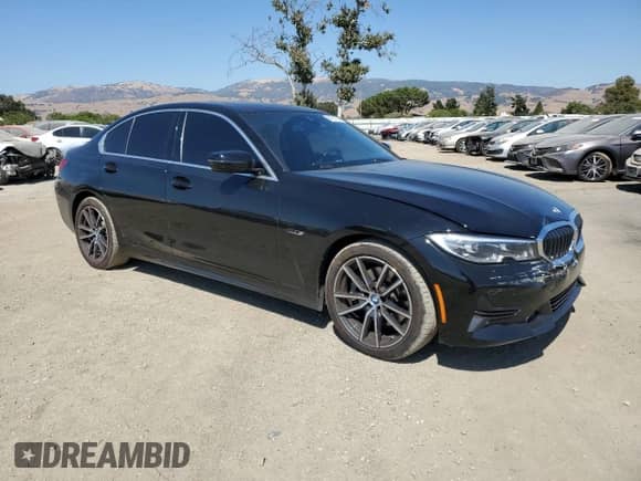 2022 BMW 3 Series 330e with VIN 3MW5P7J00N8C57775, listed as a Copart auction lot 64281285 with 39,689 mi miles and Salvage title. Bid and sale history available at DreamBid. Image 4.