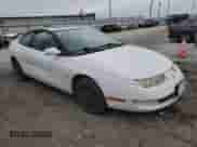 1998 Saturn SC z VIN 1G8ZH1270WZ108164, wystawiony jako Copart lot #65145955 z przebiegiem 169 421 mil mil oraz Szkoda całkowita • Salvage title. Historia ofert i sprzedaży dostępna na DreamBid. Obrazek 4.
