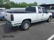 1996 GMC Sierra 1500 z VIN 2GTEC19R6T1533497, wystawiony jako IAAI lot #42258796 z przebiegiem 350 216 mil mil oraz . Historia ofert i sprzedaży dostępna na DreamBid. Obrazek 4.