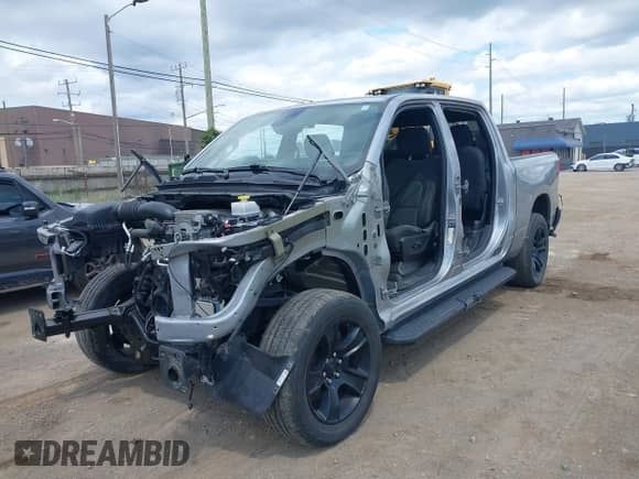 2021 Ram 1500 Big Horn z VIN 1C6SRFFT0MN538717, wystawiony jako IAAI lot #42775794 z przebiegiem Nie podano mil oraz . Historia ofert i sprzedaży dostępna na DreamBid. Obrazek 16.