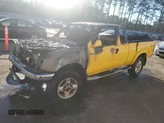 2000 Nissan Frontier XE z VIN 1N6ED26Y2YC341443, wystawiony jako Copart lot #43702015 z przebiegiem Nie podano mil oraz Szkoda całkowita • Salvage title. Historia ofert i sprzedaży dostępna na DreamBid. Obrazek 1.