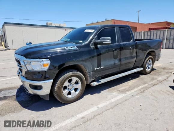 2022 Ram 1500 Big Horn z VIN 1C6RRFBG9NN464903, wystawiony jako Copart lot #59977395 z przebiegiem 49 360 mil mil oraz Szkoda całkowita • Salvage title. Historia ofert i sprzedaży dostępna na DreamBid. Obrazek 1.