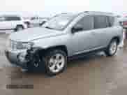 2017 Jeep Compass Sport с VIN 1C4NJCBA7HD124023, выставлен на аукционе IAAI как лот 41436187 с пробегом Не указан миль и . История ставок и продаж доступна на DreamBid. Изображение 17.