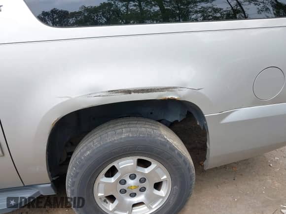 2009 Chevrolet Suburban 2LT with VIN 1GNFK263X9R288904, listed as a IAAI auction lot 42967537 with 193,558 mi miles and . Bid and sale history available at DreamBid. Image 6.