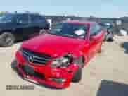 2014 Mercedes-Benz C 250 Sport z VIN WDDGF4HB5ER311488, wystawiony jako IAAI lot #43031325 z przebiegiem 108 139 mil mil oraz . Historia ofert i sprzedaży dostępna na DreamBid. Obrazek 2.