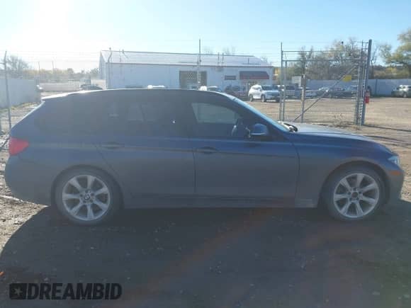 2014 BMW 3 Series 328i xDrive с VIN WBA3G7C52EF186165, выставлен на аукционе IAAI как лот 43443741 с пробегом 188 931 миль миль и . История ставок и продаж доступна на DreamBid. Изображение 13.