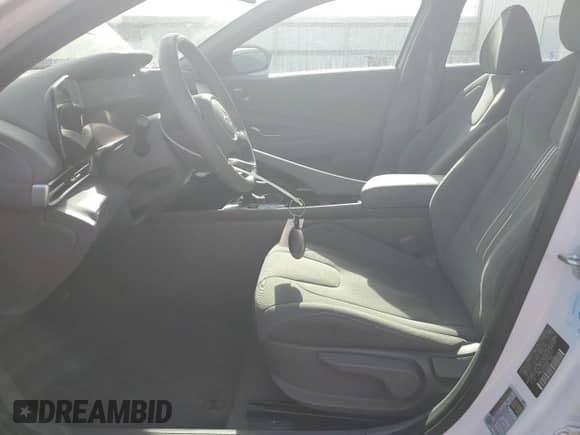 2025 Hyundai Elantra SEL Convenience z VIN KMHLS4DG9SU881472, wystawiony jako Copart lot #89738685 z przebiegiem 29 457 mil mil oraz Czysty tytuł • Clean title. Historia ofert i sprzedaży dostępna na DreamBid. Obrazek 7.