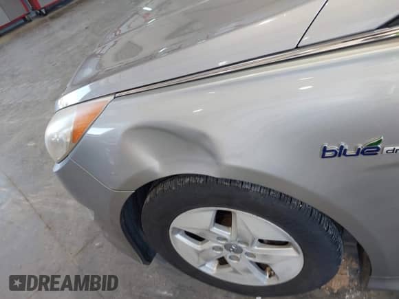 2011 Hyundai Sonata Hybrid z VIN KMHEC4A43BA007006, wystawiony jako IAAI lot #42820962 z przebiegiem 169 328 mil mil oraz . Historia ofert i sprzedaży dostępna na DreamBid. Obrazek 6.