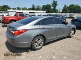 2013 Hyundai Sonata GLS z VIN 5NPEB4ACXDH687917, wystawiony jako Copart lot #59172835 z przebiegiem 119 957 mil mil oraz Szkoda całkowita • Salvage title. Historia ofert i sprzedaży dostępna na DreamBid. Obrazek 3.