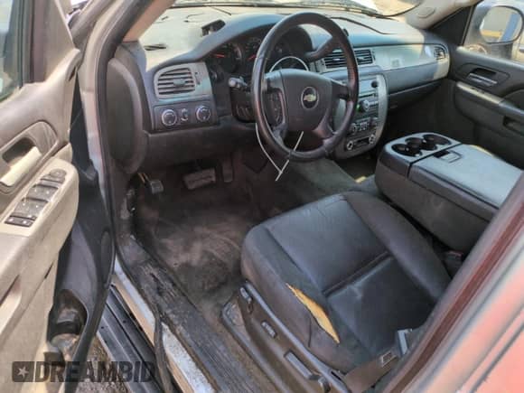 2010 Chevrolet Suburban LS с VIN 1GNUKHE36AR139194, выставлен на аукционе Copart как лот 64773325 с пробегом 224 248 миль миль и Списание • Salvage title. История ставок и продаж доступна на DreamBid. Изображение 8.