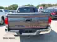2020 Toyota Tacoma SR5 с VIN 5TFAZ5CN8LX091464, выставлен на аукционе IAAI как лот 43183342 с пробегом 59 398 миль миль и . История ставок и продаж доступна на DreamBid. Изображение 17.