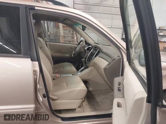 2004 Toyota Highlander with VIN JTEEP21A140058527, listed as a IAAI auction lot 43160492 with 170,962 mi miles and . Bid and sale history available at DreamBid. Image 5.