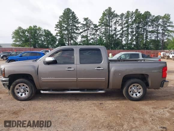 2013 Chevrolet Silverado 1500 LS z VIN 3GCPCREA1DG329917, wystawiony jako IAAI lot #42269536 z przebiegiem 151 636 mil mil oraz . Historia ofert i sprzedaży dostępna na DreamBid. Obrazek 14.