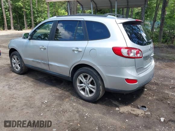 2012 Hyundai Santa Fe Limited with VIN 5XYZK4AG8CG107932, listed as a IAAI auction lot 42445878 with 185,237 mi miles and . Bid and sale history available at DreamBid. Image 3.