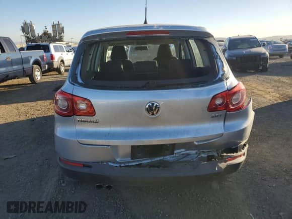 2011 Volkswagen Tiguan S с VIN WVGCV7AXXBW502013, выставлен на аукционе Copart как лот 88782505 с пробегом 45 091 миль миль и Списание • Salvage title. История ставок и продаж доступна на DreamBid. Изображение 6.