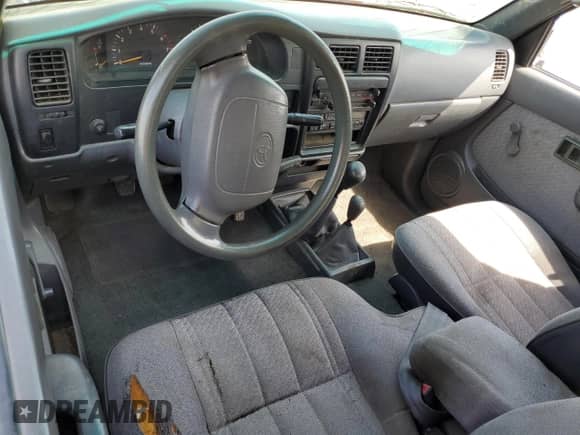 1997 Toyota Tacoma z VIN 4TAWN72N2VZ264266, wystawiony jako Copart lot #55149775 z przebiegiem 245 769 mil mil oraz Szkoda całkowita • Salvage title. Historia ofert i sprzedaży dostępna na DreamBid. Obrazek 8.