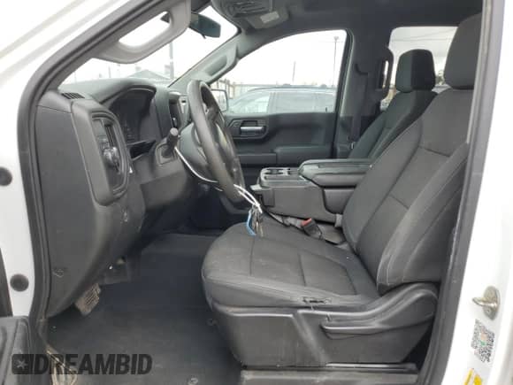 2021 Chevrolet Silverado 1500 Custom z VIN 1GCRWBEH5MZ149652, wystawiony jako Copart lot #84410025 z przebiegiem Nie podano mil oraz Szkoda całkowita • Salvage title. Historia ofert i sprzedaży dostępna na DreamBid. Obrazek 7.