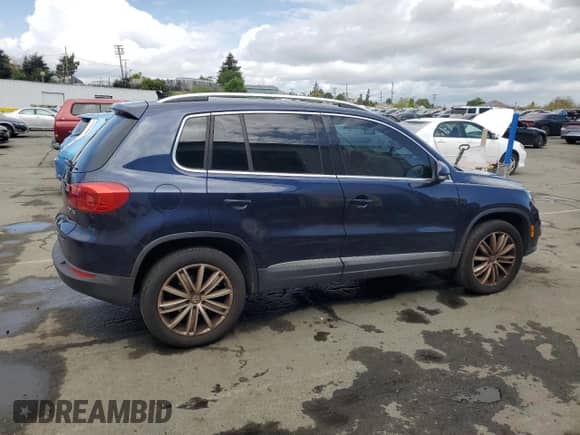2013 Volkswagen Tiguan SE с VIN WVGAV7AX4DW548866, выставлен на аукционе Copart как лот 50389245 с пробегом 121 976 миль миль и На запчасти • Non repairable. История ставок и продаж доступна на DreamBid. Изображение 3.