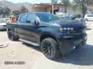 2019 Chevrolet Silverado 1500 RST z VIN 1GCRWDED3KZ221034, wystawiony jako IAAI lot #42121556 z przebiegiem 48 733 mil mil oraz . Historia ofert i sprzedaży dostępna na DreamBid. Obrazek 1.