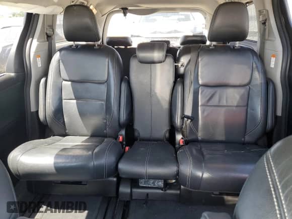 2018 Toyota Sienna SE z VIN 5TDXZ3DC7JS952681, wystawiony jako Copart lot #58244245 z przebiegiem 89 313 mil mil oraz Szkoda całkowita • Salvage title. Historia ofert i sprzedaży dostępna na DreamBid. Obrazek 10.