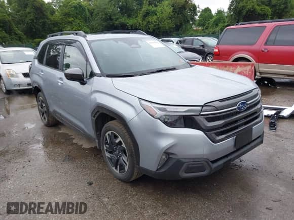 2025 Subaru Forester Limited z VIN JF2SLDRCXSH564300, wystawiony jako IAAI lot #42963580 z przebiegiem 6 546 mil mil oraz . Historia ofert i sprzedaży dostępna na DreamBid. Obrazek 1.