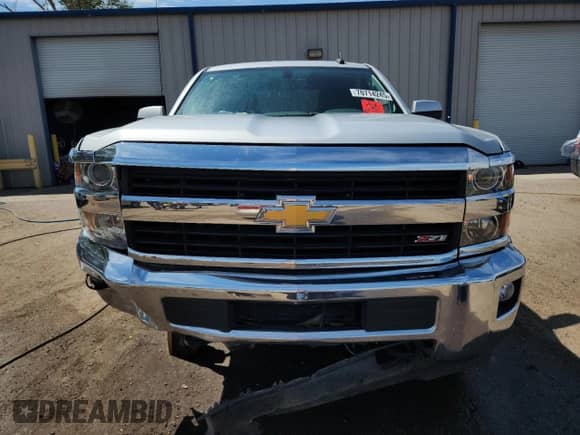 2017 Chevrolet Silverado 2500HD LT z VIN 1GC2KVEG6HZ398358, wystawiony jako Copart lot #70714245 z przebiegiem 123 909 mil mil oraz Szkoda całkowita • Salvage title. Historia ofert i sprzedaży dostępna na DreamBid. Obrazek 5.
