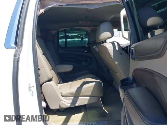 2017 Chevrolet Suburban LT z VIN 1GNSCHKC0HR252447, wystawiony jako IAAI lot #42233524 z przebiegiem Nie podano mil oraz . Historia ofert i sprzedaży dostępna na DreamBid. Obrazek 8.