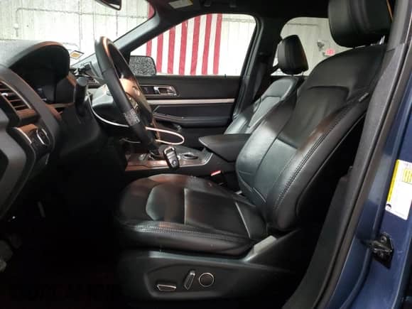 2018 Ford Explorer XLT z VIN 1FM5K7DH8JGB64349, wystawiony jako Copart lot #84031034 z przebiegiem 54 305 mil mil oraz Czysty tytuł • Clean title. Historia ofert i sprzedaży dostępna na DreamBid. Obrazek 7.