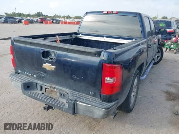 2008 Chevrolet Silverado 1500 1LT z VIN 3GCEC13J38G275229, wystawiony jako IAAI lot #43504759 z przebiegiem 214 322 mil mil oraz . Historia ofert i sprzedaży dostępna na DreamBid. Obrazek 4.