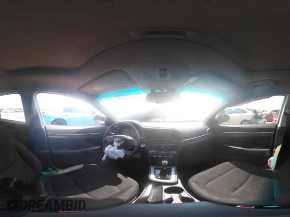 2019 Hyundai Elantra Value Edition z VIN 5NPD84LF4KH450404, wystawiony jako IAAI lot #43251128 z przebiegiem 99 895 mil mil oraz . Historia ofert i sprzedaży dostępna na DreamBid. Obrazek 18.