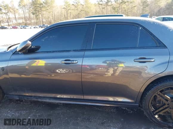 2021 Chrysler 300 S z VIN 2C3CCABT9MH515876, wystawiony jako IAAI lot #41273626 z przebiegiem 39 076 mil mil oraz . Historia ofert i sprzedaży dostępna na DreamBid. Obrazek 14.