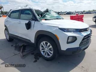 2022 Chevrolet TrailBlazer LS z VIN KL79MMS28NB125371, wystawiony jako IAAI lot #43288453 z przebiegiem 35 165 mil mil oraz . Historia ofert i sprzedaży dostępna na DreamBid. Obrazek 1.