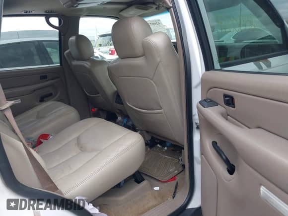 2004 Chevrolet Tahoe LS with VIN 1GNEK13Z04R143782, listed as a IAAI auction lot 42002281 with 285,246 mi miles and . Bid and sale history available at DreamBid. Image 8.
