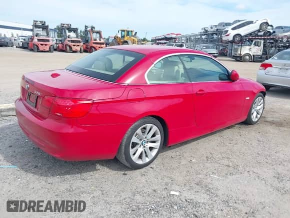 2013 BMW 3 Series 328i z VIN WBADW3C57DJ526633, wystawiony jako IAAI lot #43279188 z przebiegiem 73 781 mil mil oraz . Historia ofert i sprzedaży dostępna na DreamBid. Obrazek 4.
