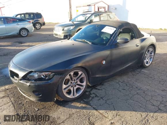 2004 BMW Z4 2.5i с VIN 4USBT33544LS51157, выставлен на аукционе IAAI как лот 41343067 с пробегом 151 267 миль миль и . История ставок и продаж доступна на DreamBid. Изображение 17.